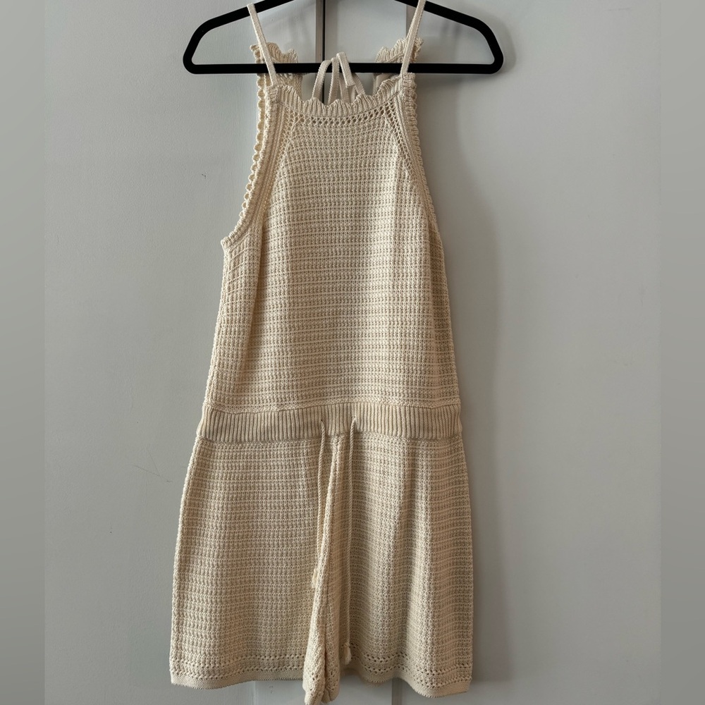 Universal threads cream romper, size medium